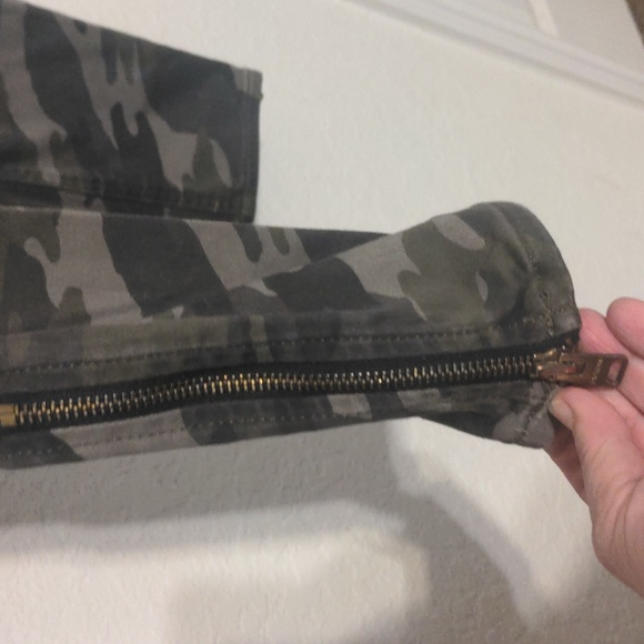 Express Jeans Women's Green Camo Straight Leg Ankle Legging. Size 6 - Picture 3 of 7